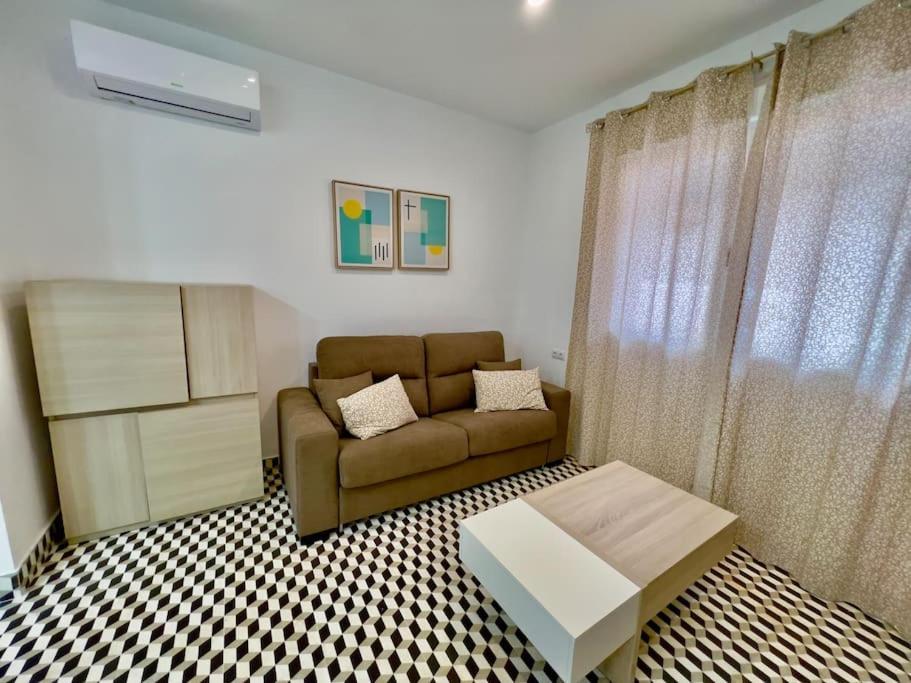 Rockside Residences Suites La Linea N1 La Línea de la Concepción Kültér fotó